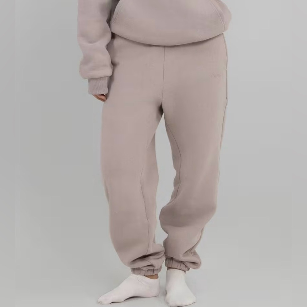 COMFRT Women’s Signature Sweatpant size XSmall in color Bark